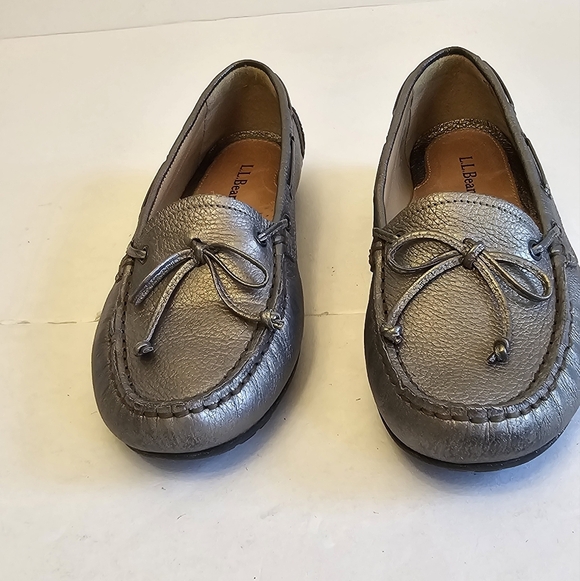L.L.Bean Women's Leather Silver Metallic Driving Moccasin Loafers Size 7.5 - Picture 3 of 15